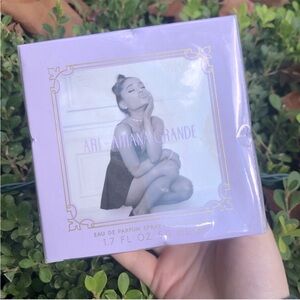 Ariana grande perfume💜